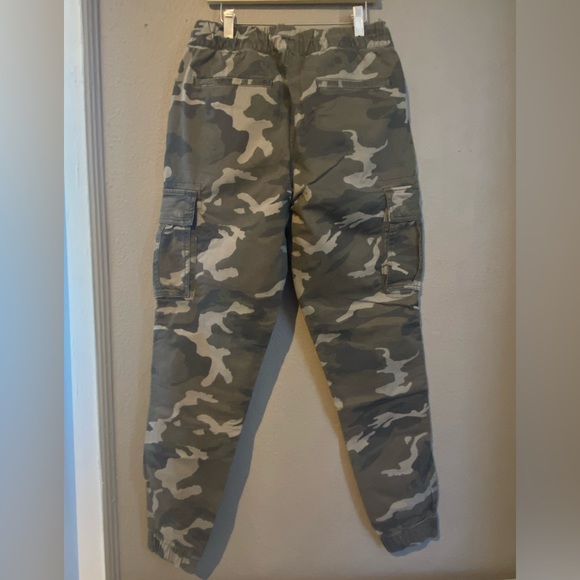 NWT Old Navy Built-In Flex Modern Cargo Jogger Pants Size S - Picture 2 of 4